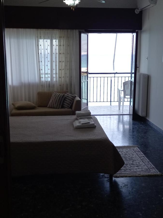 Ekie Apartment With Sea View Kalamata Extérieur photo
